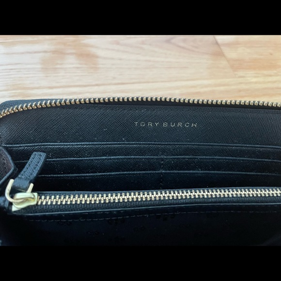Tory Burch Large Robinson Zip Wallet - Picture 3 of 7